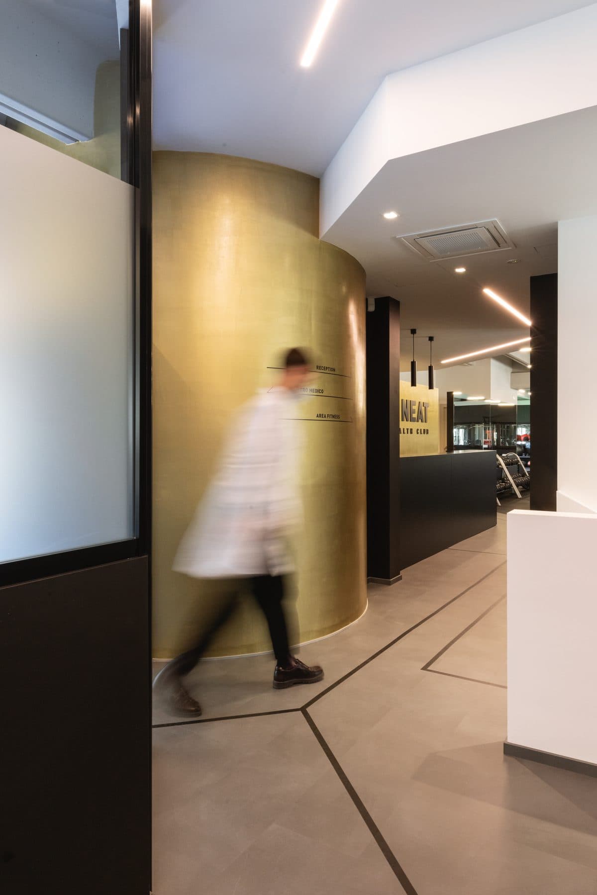 L'ingresso di U NEAT Health Club a Mantova
